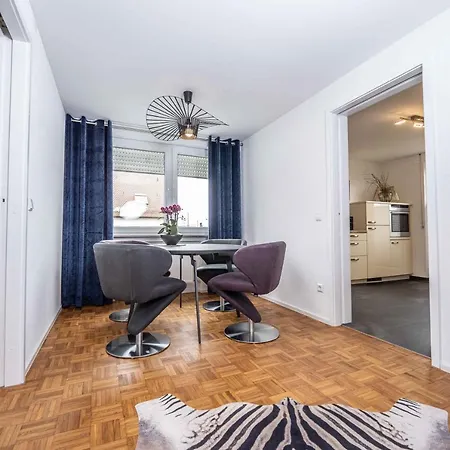 City Wohnung Fn L 5 Klimatisiert Mit Balkon Und Kueche Friedrichshafen Buitenkant foto