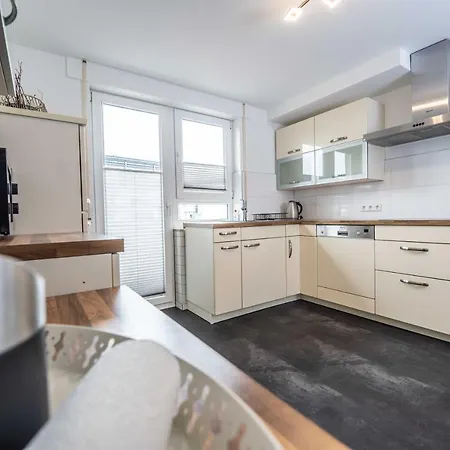 City Wohnung Fn L 5 Klimatisiert Mit Balkon Und Kueche Friedrichshafen Buitenkant foto